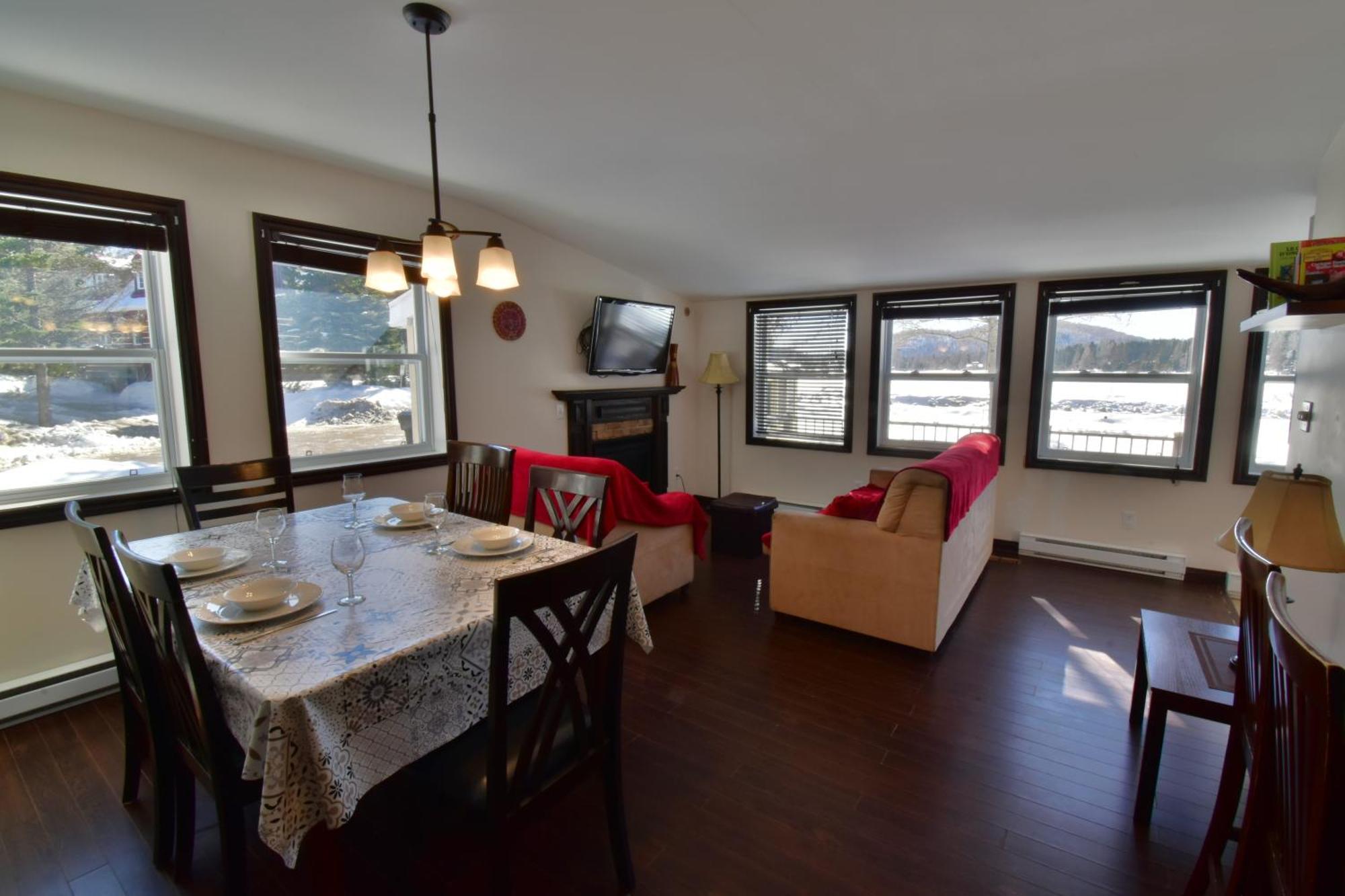Emme Chalets Sainte-Lucie-de-Doncaster Екстериор снимка