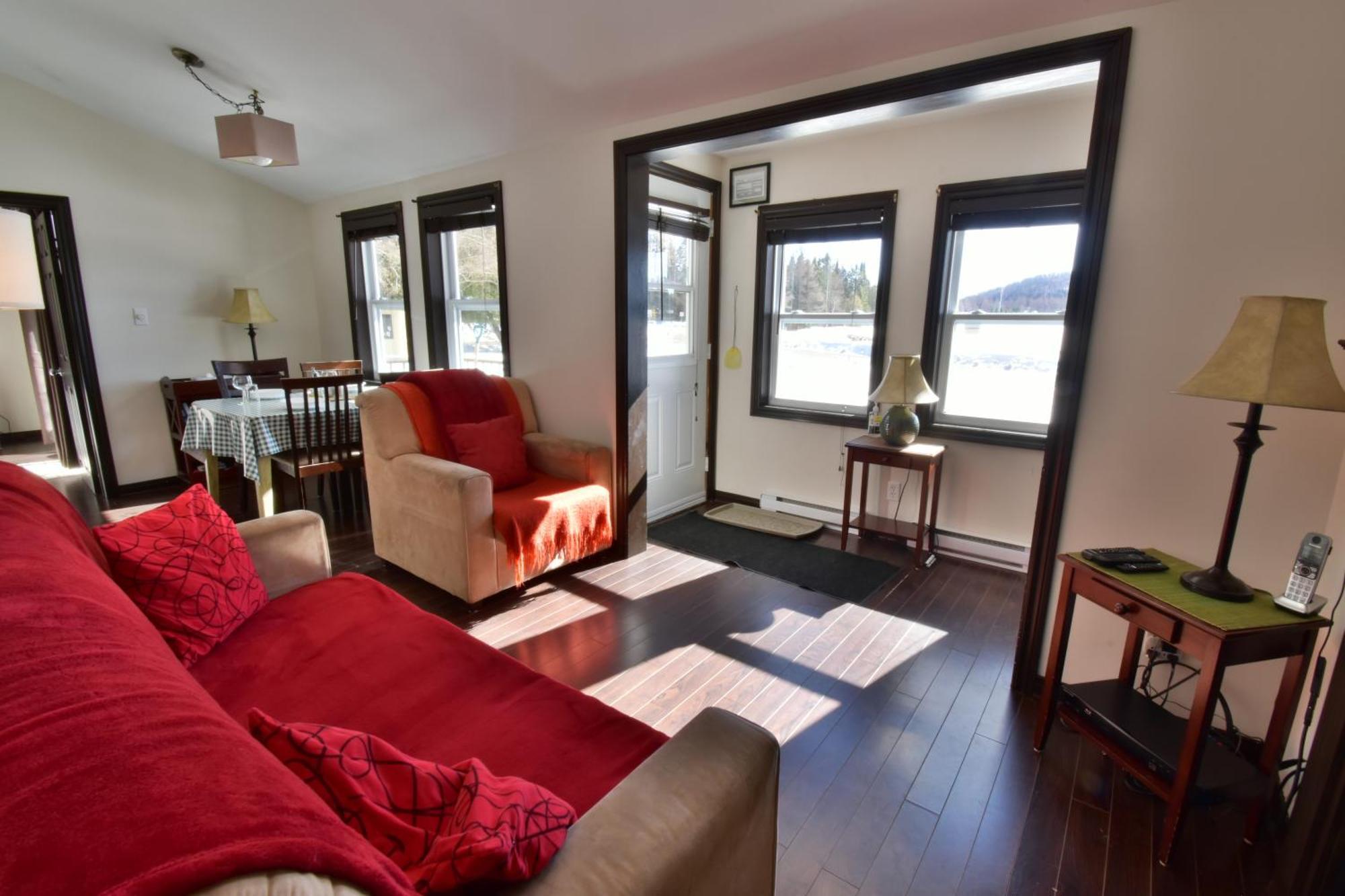 Emme Chalets Sainte-Lucie-de-Doncaster Екстериор снимка