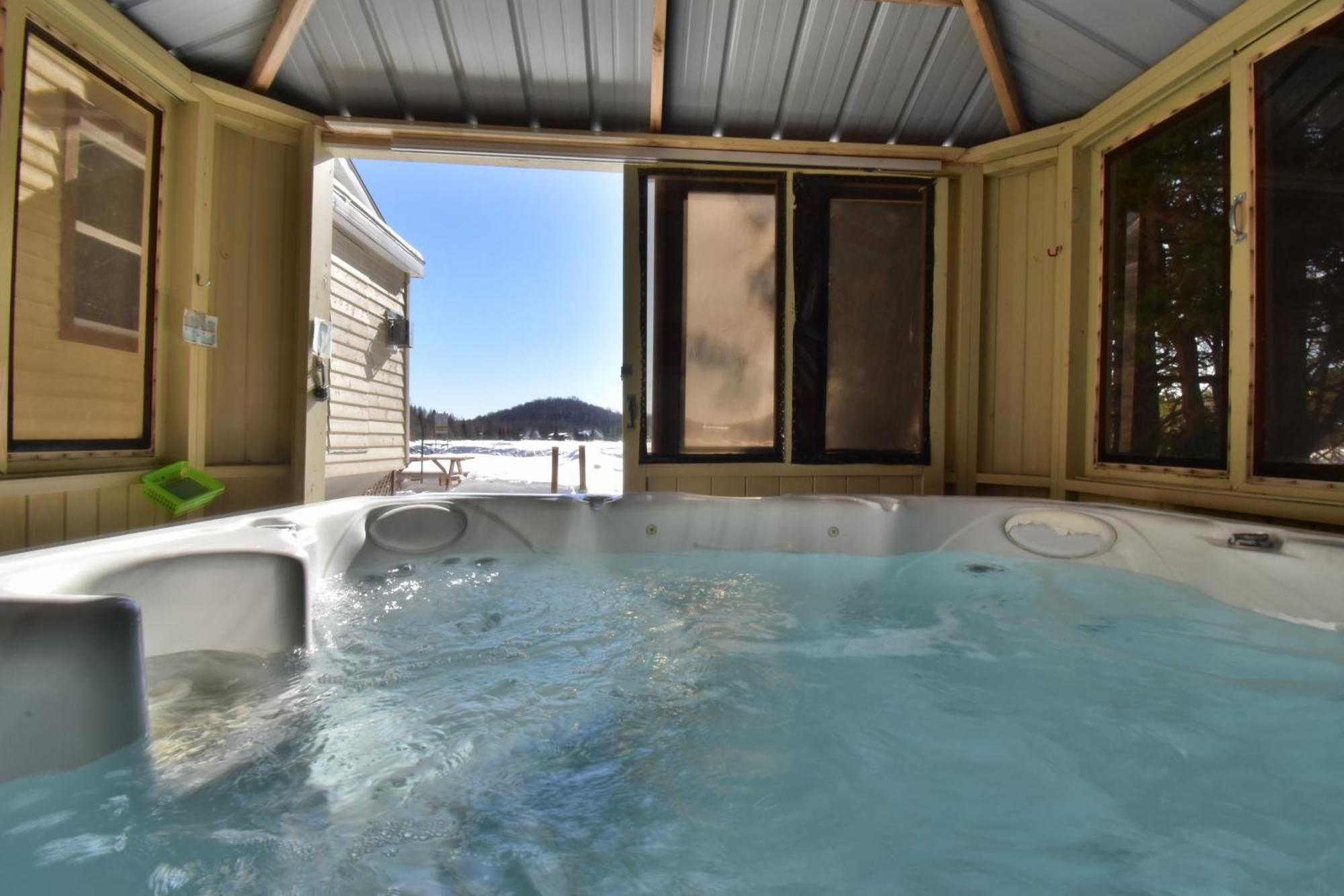 Emme Chalets Sainte-Lucie-de-Doncaster Екстериор снимка