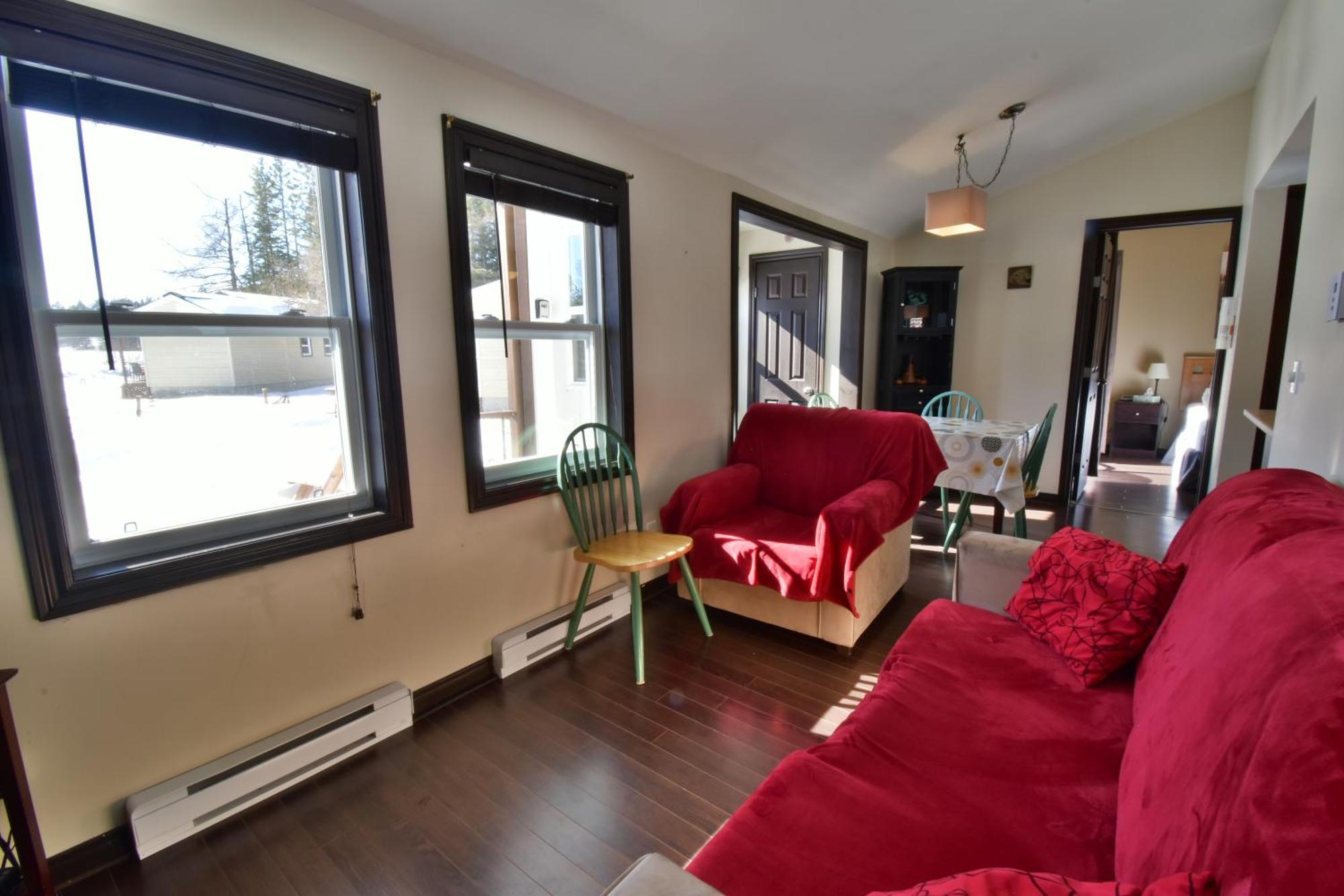 Emme Chalets Sainte-Lucie-de-Doncaster Екстериор снимка