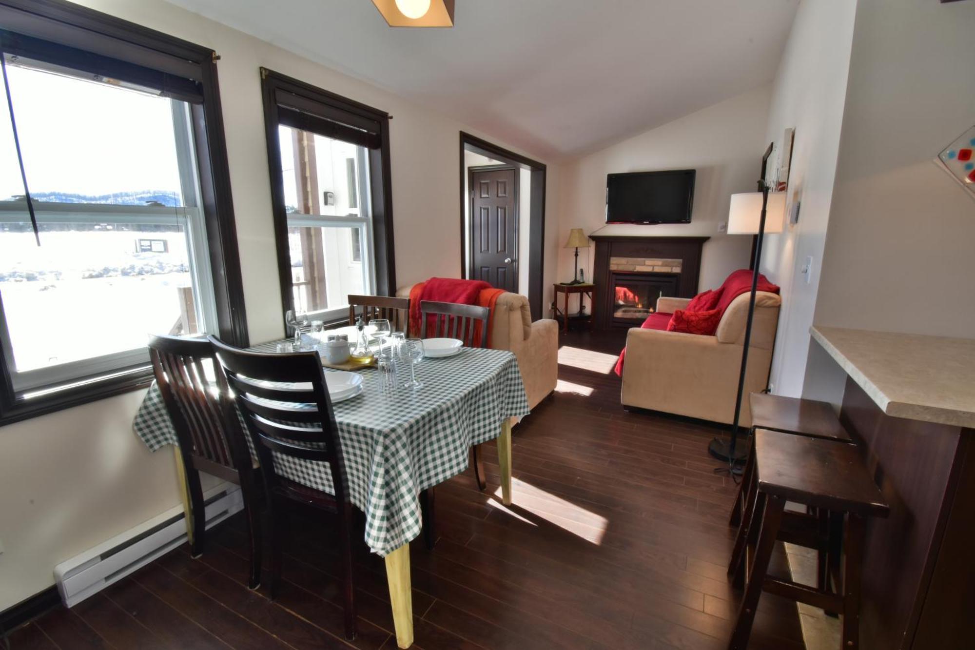 Emme Chalets Sainte-Lucie-de-Doncaster Екстериор снимка