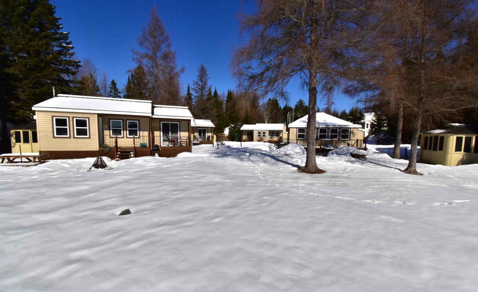 Emme Chalets Sainte-Lucie-de-Doncaster Екстериор снимка
