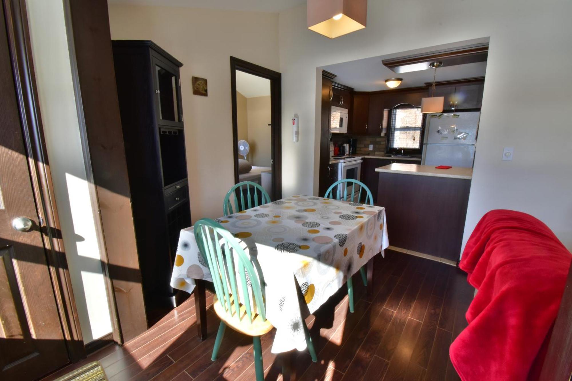 Emme Chalets Sainte-Lucie-de-Doncaster Екстериор снимка