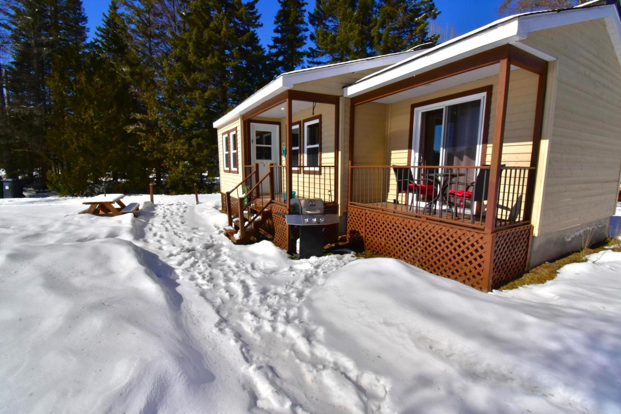 Emme Chalets Sainte-Lucie-de-Doncaster Екстериор снимка