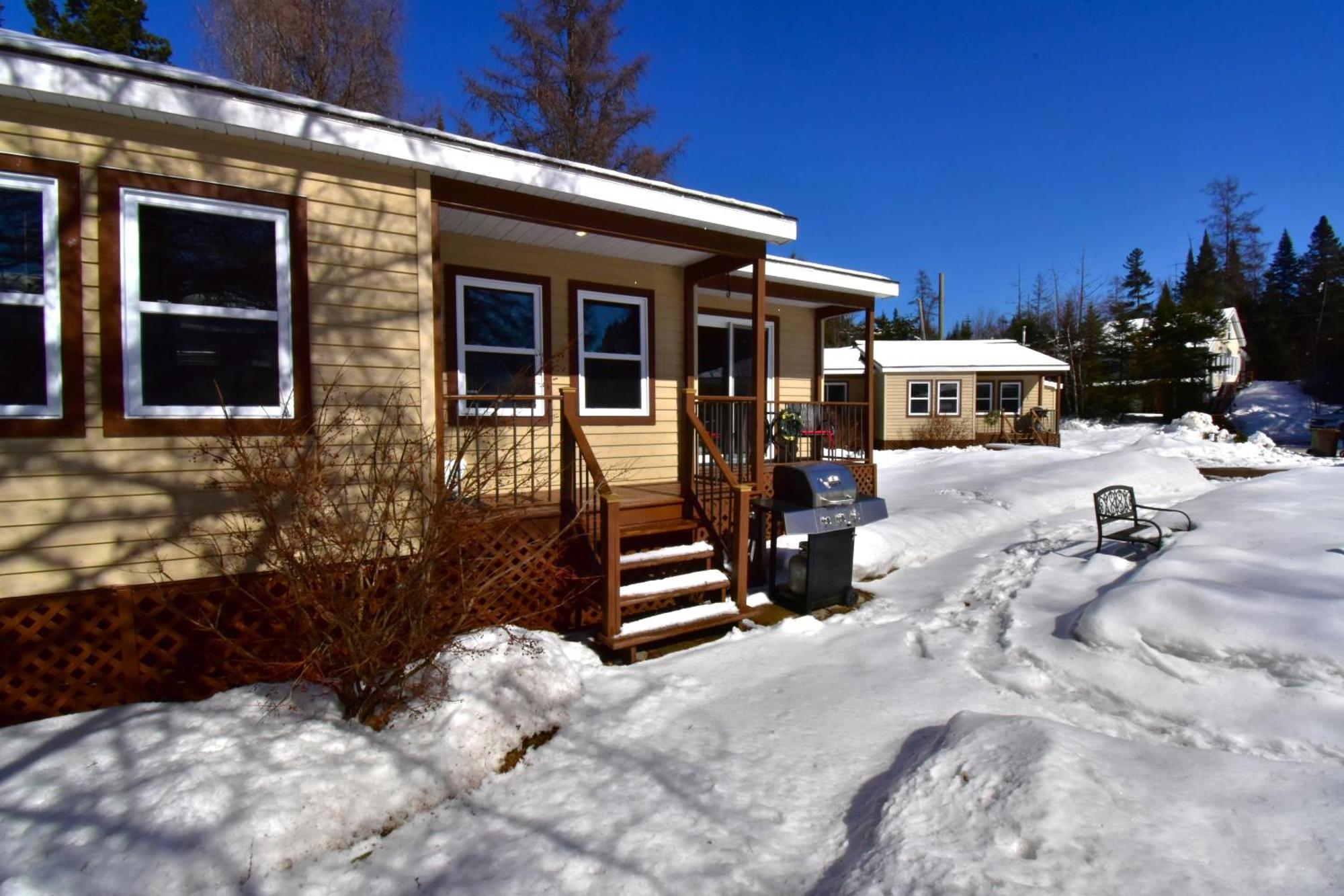 Emme Chalets Sainte-Lucie-de-Doncaster Екстериор снимка