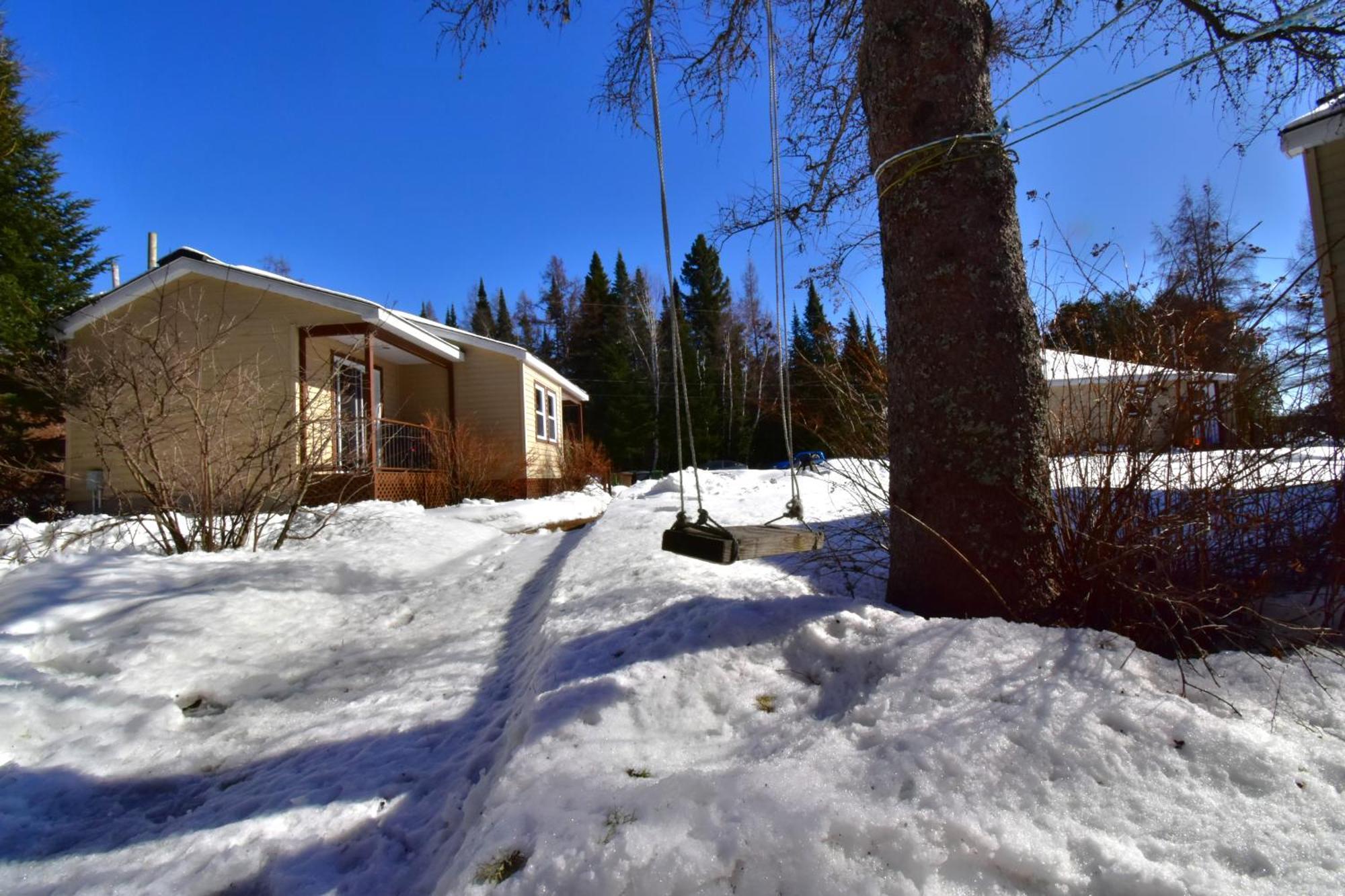 Emme Chalets Sainte-Lucie-de-Doncaster Екстериор снимка