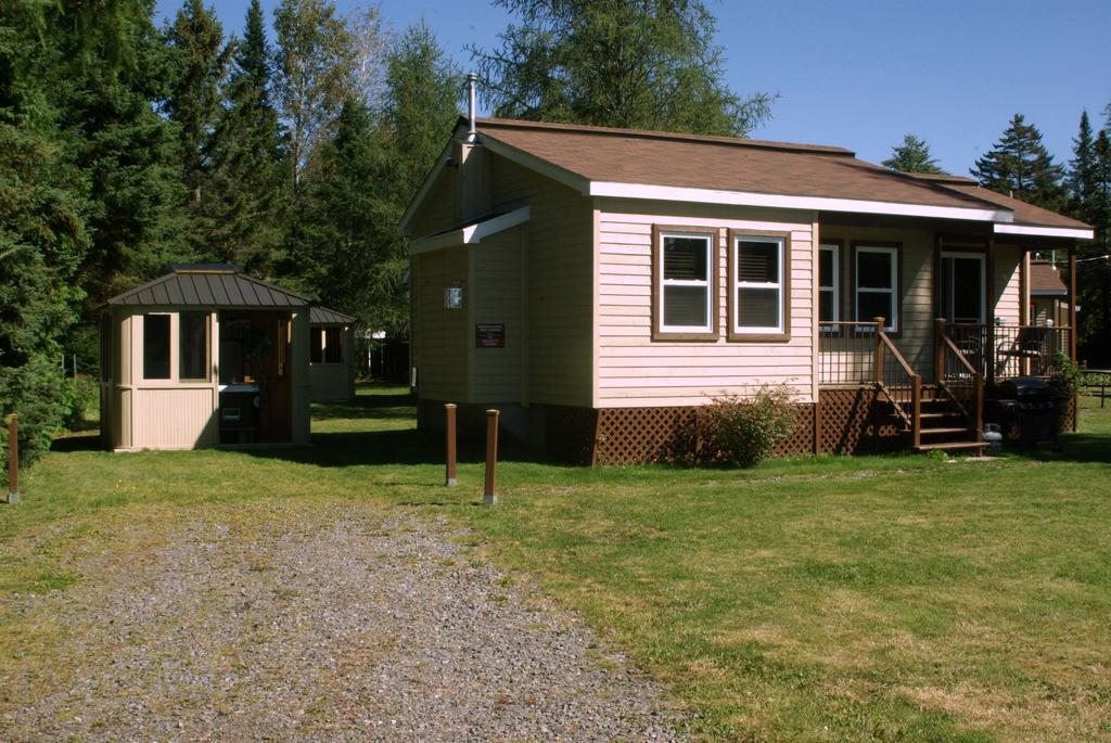 Emme Chalets Sainte-Lucie-de-Doncaster Стая снимка