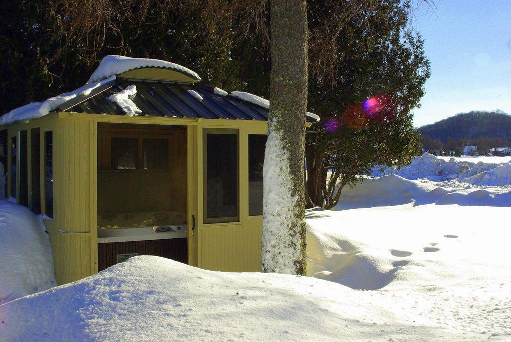 Emme Chalets Sainte-Lucie-de-Doncaster Стая снимка